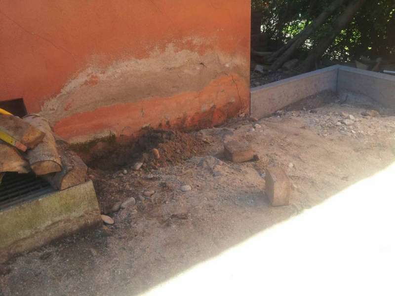 BAU.DE / BAU-Forum: 1. Bild zu Frage "(Sockel) Putz ausbessern." im BAU-Forum "Modernisierung / Sanierung / Bausch&auml;den"