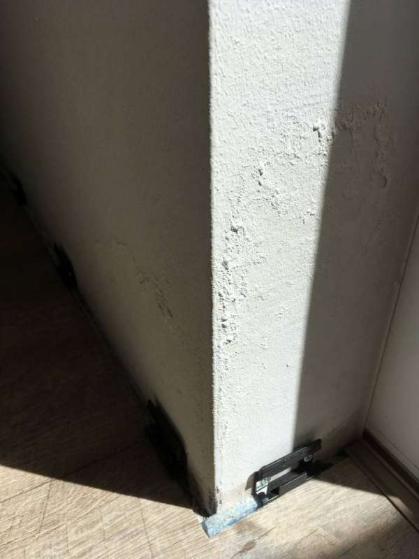 BAU.DE / BAU-Forum: 1. Bild zu Frage "Ausbl&uuml;hungen durch Wasserschaden auf Innenwand?" im BAU-Forum "Modernisierung / Sanierung / Bausch&auml;den"