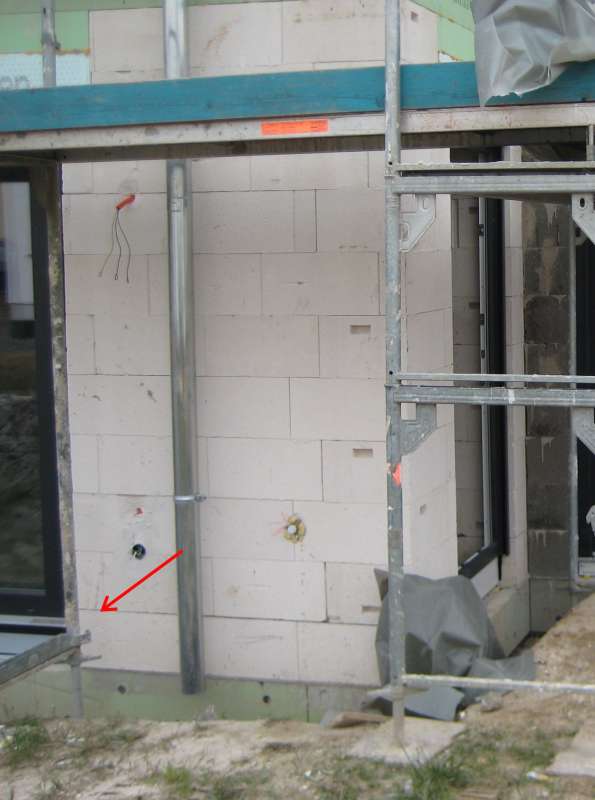 BAU.DE / BAU-Forum: 1. Bild zu Antwort "Neue Bilder" auf die Frage "Ausbl&uuml;hungen Innenwand nach Wasserschaden: Ursachen, Gefahren & Sanierung?" im BAU-Forum "Modernisierung / Sanierung / Bausch&auml;den"