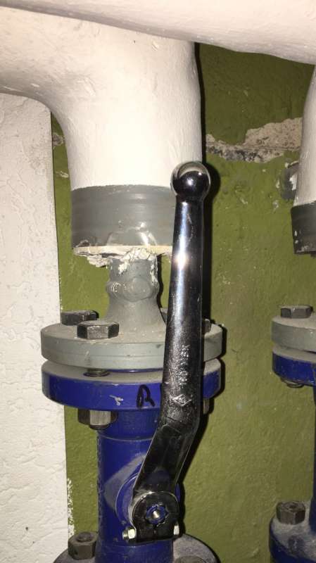 BAU.DE / BAU-Forum: 2. Bild zu Frage "Was ist das f&uuml;r eine Art Rohrisolierung?" im BAU-Forum "Modernisierung / Sanierung / Bausch&auml;den"