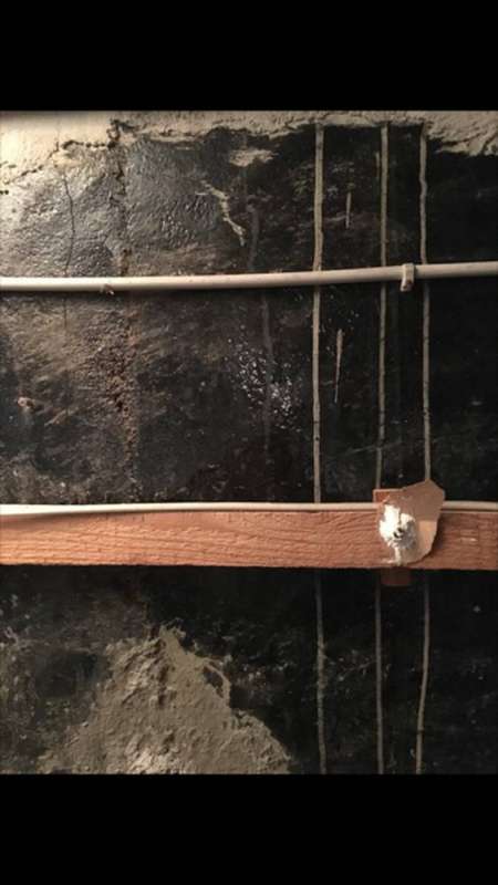 BAU.DE / BAU-Forum: 1. Bild zu Frage "Bitumenanstrich vs Teeranstrich" im BAU-Forum "Modernisierung / Sanierung / Bausch&auml;den"