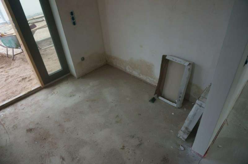 BAU.DE / BAU-Forum: 1. Bild zu Frage "Feuchtigkeit Neubau" im BAU-Forum "Modernisierung / Sanierung / Bausch&auml;den"