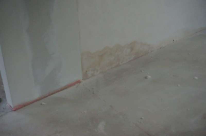 BAU.DE / BAU-Forum: 3. Bild zu Frage "Feuchtigkeit Neubau" im BAU-Forum "Modernisierung / Sanierung / Bausch&auml;den"