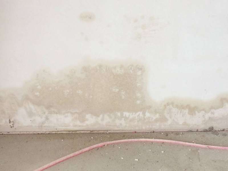 BAU.DE / BAU-Forum: 3. Bild zu Antwort "Neue Vermutung wo die Feuchtigkeit her kommt" auf die Frage "Feuchtigkeit im Neubau: Ursachen, Folgen & Sanierung von Sockelbereich?" im BAU-Forum "Modernisierung / Sanierung / Bausch&auml;den"