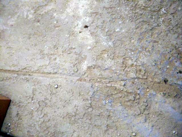 BAU.DE / BAU-Forum: 2. Bild zu Antwort "weitere Bilder" auf die Frage "Betonbodenplatte Risse/Fugen: Ursachen, Sanierung & Risiken bei Altbau?" im BAU-Forum "Modernisierung / Sanierung / Bausch&auml;den"