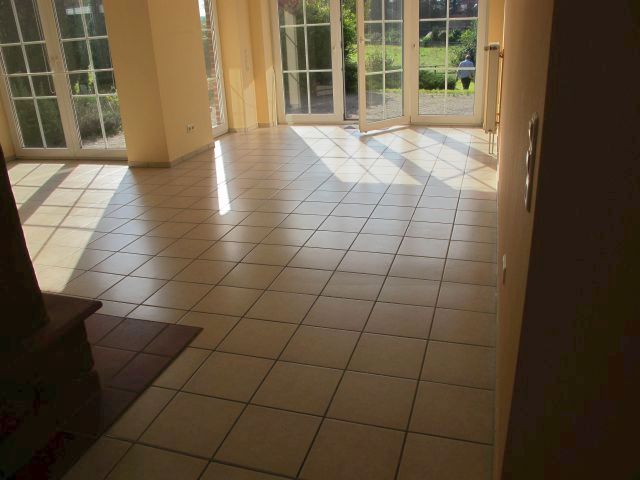 BAU.DE / BAU-Forum: 3. Bild zu Frage "Risse im Estrich bei 20 j&auml;hrigem Haus" im BAU-Forum "Modernisierung / Sanierung / Bausch&auml;den"