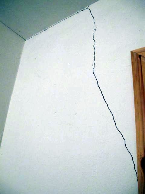 BAU.DE / BAU-Forum: 5. Bild zu Frage "Risse im Estrich bei 20 j&auml;hrigem Haus" im BAU-Forum "Modernisierung / Sanierung / Bausch&auml;den"