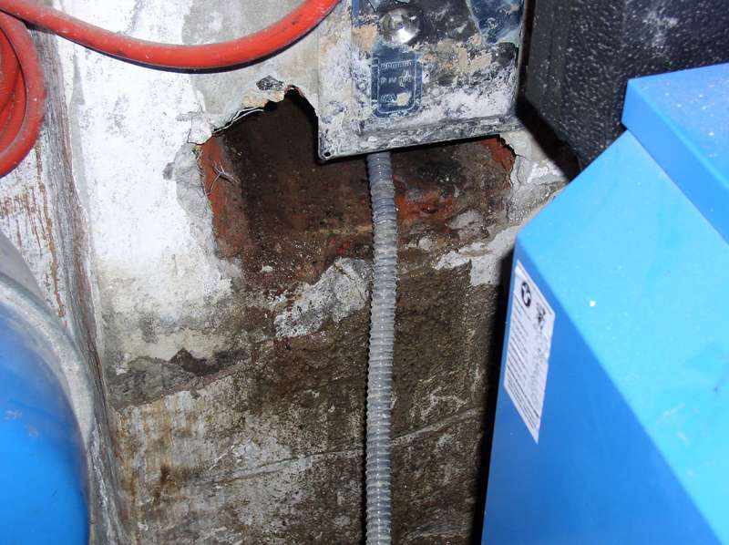 BAU.DE / BAU-Forum: 2. Bild zu Antwort "Der Kamin" auf die Frage "Wasser im Kaminschacht: Ursachen, Gefahren & Sofortmaßnahmen?" im BAU-Forum "Modernisierung / Sanierung / Bauschäden" BAU.DE / BAU-Forum: 2. Bild zu Antwort "Der Kamin" auf die Frage "Wasser im Kaminschacht: Ursachen, Gefahren & Sofortmaßnahmen?" im BAU-Forum "Modernisierung / Sanierung / Bauschäden"