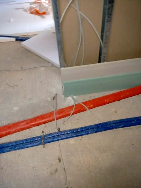 BAU.DE / BAU-Forum: 2. Bild zu Frage "Betondecke schlitzen f&uuml;r Abwasserleitung: Gef&auml;lle, Statik & Risiken?" im BAU-Forum "Modernisierung / Sanierung / Bausch&auml;den"