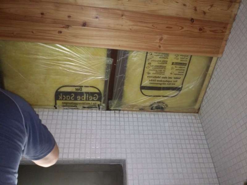 BAU.DE / BAU-Forum: 1. Bild zu Frage "Dach-D&auml;mmung Seitenbau & Decke abh&auml;ngen &nbsp;-&nbsp; wie?" im BAU-Forum "Modernisierung / Sanierung / Bausch&auml;den"