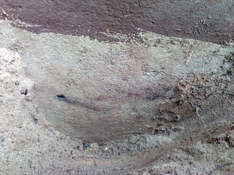 BAU.DE / BAU-Forum: 2. Bild zu Antwort "Beton, kein Sockelputz aufgebracht." auf die Frage "Geb&auml;udesockel streichen im Erdreich: Abdichtung, Farbe & Schutz vor Feuchtigkeit?" im BAU-Forum "Modernisierung / Sanierung / Bausch&auml;den"