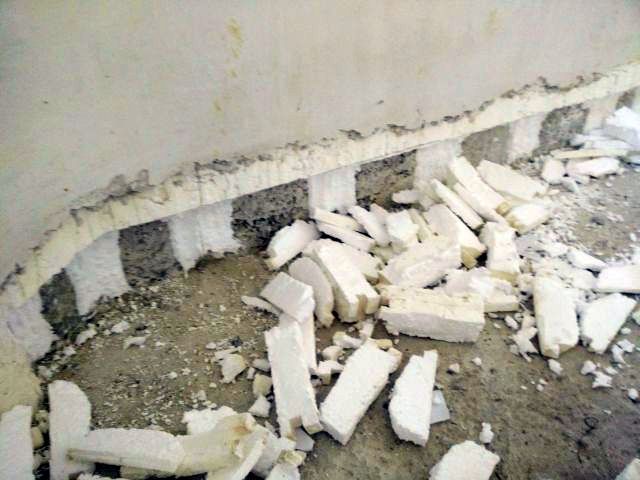 BAU.DE / BAU-Forum: 3. Bild zu Antwort "Ein paar Bilder" auf die Frage "Au&szlig;enwand freigraben beim Isorast-Haus: Maximale Grabungstiefe ohne Grundbruch?" im BAU-Forum "Modernisierung / Sanierung / Bausch&auml;den"