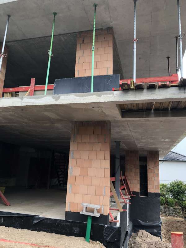 BAU.DE / BAU-Forum: 1. Bild zu Antwort "Deckenlast auf Porotonwand: Statische Aspekte" auf die Frage "Risse in Poroton T10/30 Tragwand: Ursachen, Risiken & Sanierungskosten?" im BAU-Forum "Modernisierung / Sanierung / Bausch&auml;den"