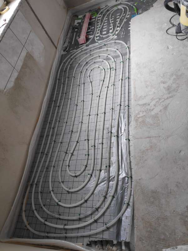 BAU.DE / BAU-Forum: 1. Bild zu Frage "Badumbau, Dehnungsfuge n&ouml;tig" im BAU-Forum "Modernisierung / Sanierung / Bausch&auml;den"