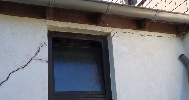 BAU.DE / BAU-Forum: 5. Bild zu Frage "Setzrisse & 2 tragende W&auml;nde mit Rissen & Bodenplatte gerissen" im BAU-Forum "Modernisierung / Sanierung / Bausch&auml;den"