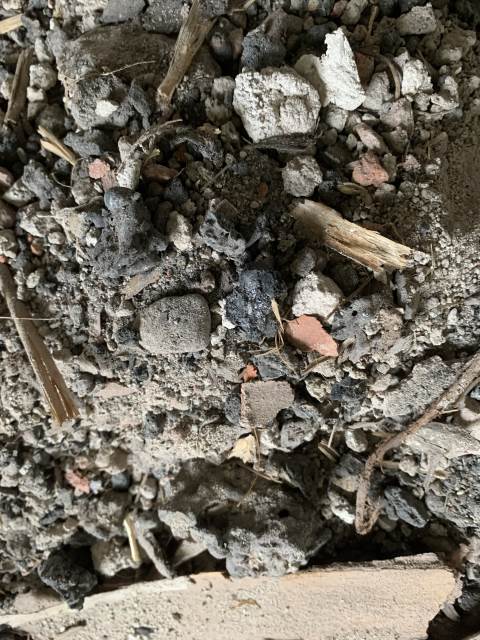 BAU.DE / BAU-Forum: 4. Bild zu Frage "Fu&szlig;bodensanierung: Identifikation Alt-D&auml;mmmaterial" im BAU-Forum "Modernisierung / Sanierung / Bausch&auml;den"