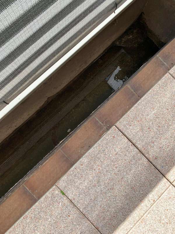 BAU.DE / BAU-Forum: 1. Bild zu Frage "Eingelassene Balkonk&auml;sten verf&uuml;llen/abdichten" im BAU-Forum "Modernisierung / Sanierung / Bausch&auml;den"