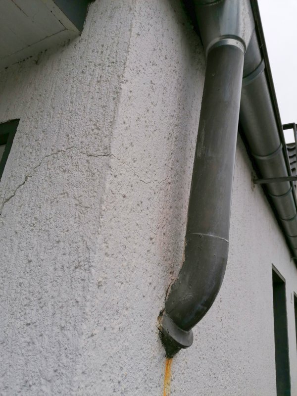 BAU.DE / BAU-Forum: 2. Bild zu Antwort "Bilder des Risses au&szlig;en und innen" auf die Frage "Horizontale Risse im Mauerwerk: Ursachen, Sanierung mit Spiralankern & Risiken?" im BAU-Forum "Modernisierung / Sanierung / Bausch&auml;den"