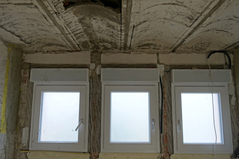 BAU.DE / BAU-Forum: 1. Bild zu Frage "Badsanierung &nbsp;-&nbsp; Styroporplatten &uuml;ber Rollladenkasten" im BAU-Forum "Modernisierung / Sanierung / Bausch&auml;den"