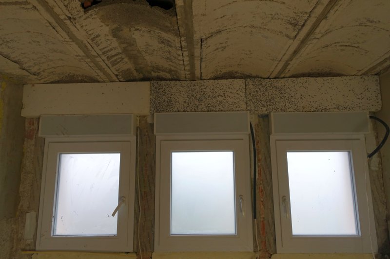 BAU.DE / BAU-Forum: 2. Bild zu Frage "Badsanierung &nbsp;-&nbsp; Styroporplatten &uuml;ber Rollladenkasten" im BAU-Forum "Modernisierung / Sanierung / Bausch&auml;den"