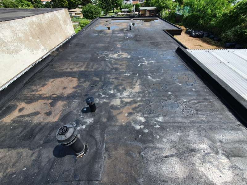 BAU.DE / BAU-Forum: 2. Bild zu Frage "Flachdach mit Bitumenbahnen sanieren" im BAU-Forum "Modernisierung / Sanierung / Bausch&auml;den"