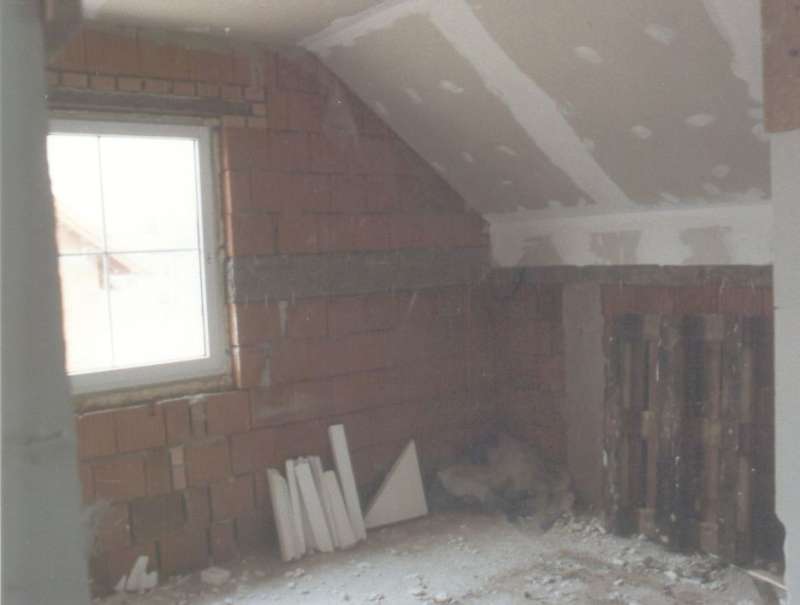 BAU.DE / BAU-Forum: 5. Bild zu Antwort "Details" auf die Frage "Feuchtigkeit im Dachboden: Ursachen, Sanierung der Dampfbremse & Kosten?" im BAU-Forum "Modernisierung / Sanierung / Bausch&auml;den"