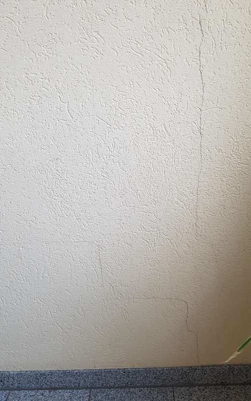 BAU.DE / BAU-Forum: 1. Bild zu Frage "Rissbildung im Treppenhaus" im BAU-Forum "Modernisierung / Sanierung / Bausch&auml;den"