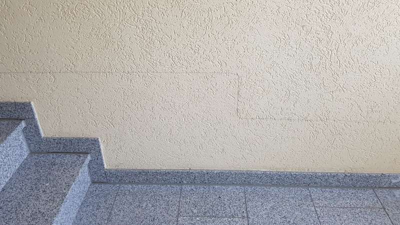 BAU.DE / BAU-Forum: 5. Bild zu Frage "Rissbildung im Treppenhaus" im BAU-Forum "Modernisierung / Sanierung / Bausch&auml;den"