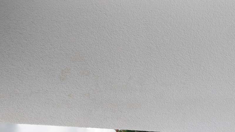 BAU.DE / BAU-Forum: 2. Bild zu Frage "Gelbebraune Flecken an der Fassade nach Regen" im BAU-Forum "Modernisierung / Sanierung / Bausch&auml;den"