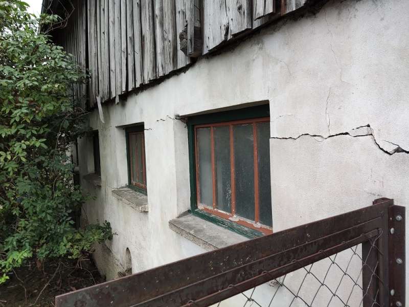 BAU.DE / BAU-Forum: 3. Bild zu Frage "Besch&auml;digte Au&szlig;enwand &nbsp;-&nbsp; Statisch gef&auml;hrlich?" im BAU-Forum "Modernisierung / Sanierung / Bausch&auml;den"