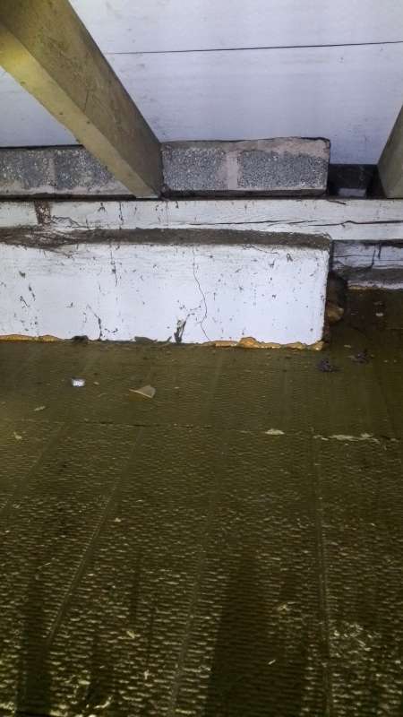 BAU.DE / BAU-Forum: 2. Bild zu Frage "Risse in Decke/ Wand" im BAU-Forum "Modernisierung / Sanierung / Bausch&auml;den"