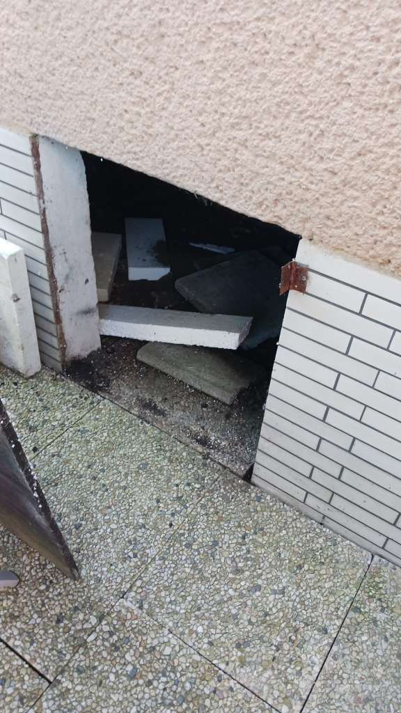 BAU.DE / BAU-Forum: 1. Bild zu Frage "&Ouml;ffnung im Sockel schlie&szlig;en" im BAU-Forum "Modernisierung / Sanierung / Bausch&auml;den"