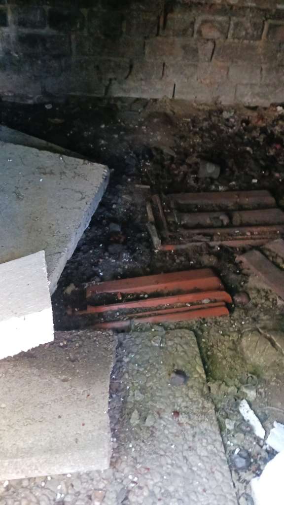 BAU.DE / BAU-Forum: 2. Bild zu Frage "&Ouml;ffnung im Sockel schlie&szlig;en" im BAU-Forum "Modernisierung / Sanierung / Bausch&auml;den"