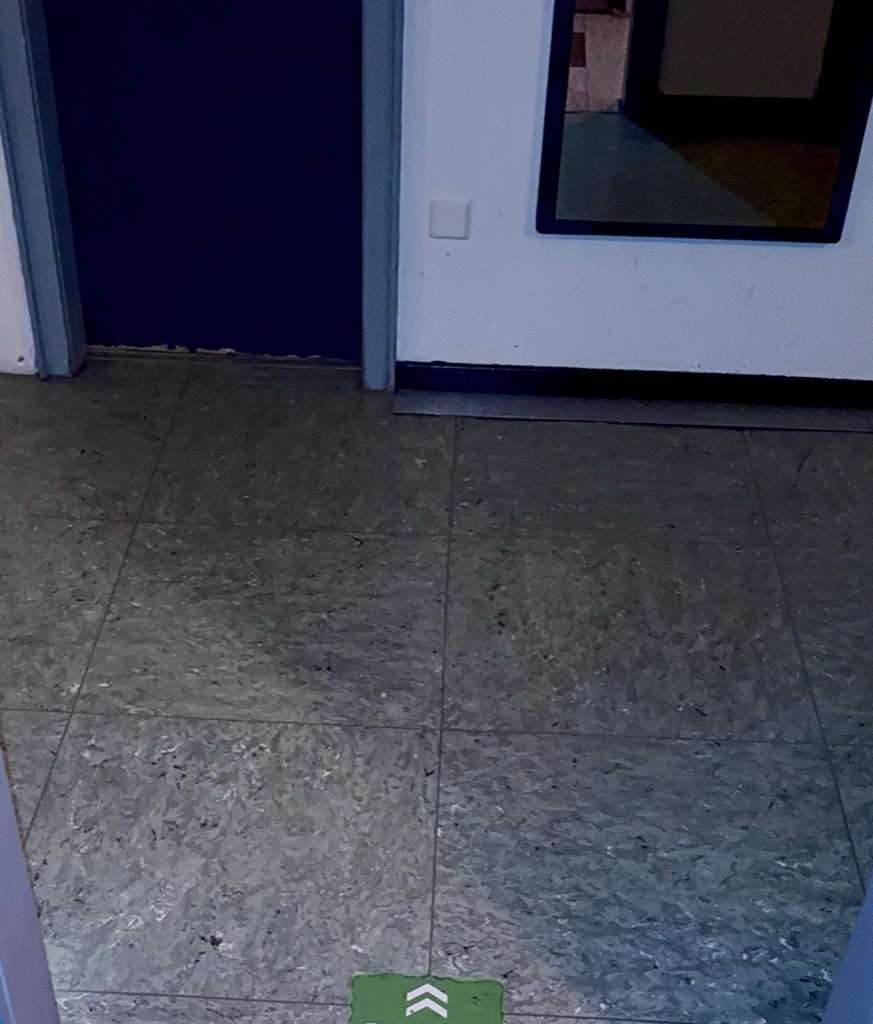 BAU.DE / BAU-Forum: 1. Bild zu Frage "Sind das sogenannte Floor Flex Platten ?" im BAU-Forum "Modernisierung / Sanierung / Bausch&auml;den"