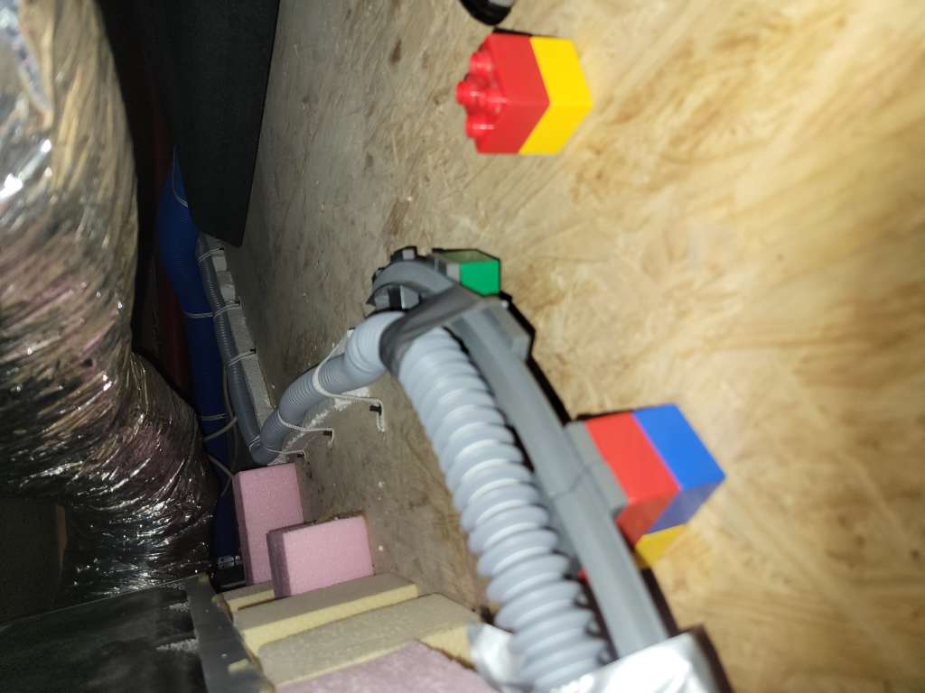 BAU.DE / BAU-Forum: 1. Bild zu Frage "Zwei Siphons auf einer Leitung m&ouml;glich?" im BAU-Forum "Modernisierung / Sanierung / Bausch&auml;den"