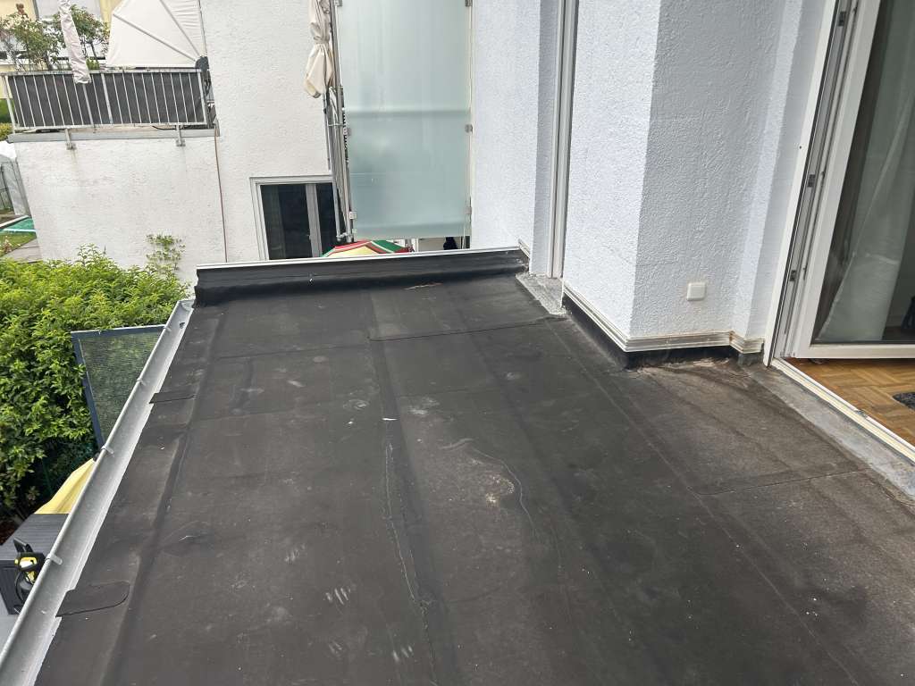 BAU-Forumsbeitrag: Balkonbelag auf Bitumenbahn: Triflex oder Watec 3e mit Dünnbettverfahren? BAU-Forumsbeitrag: Balkonbelag auf Bitumenbahn: Triflex oder Watec 3e mit Dünnbettverfahren?