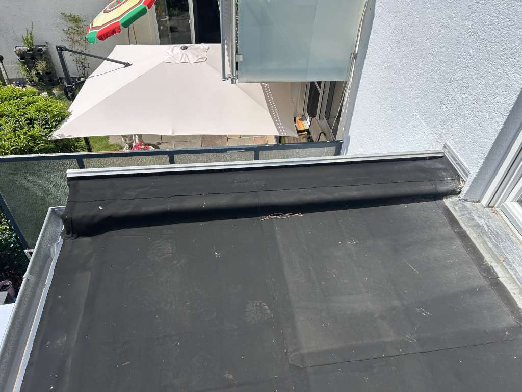 BAU-Forumsbeitrag: Balkonbelag auf Bitumenbahn: Triflex oder Watec 3e mit Dünnbettverfahren? BAU-Forumsbeitrag: Balkonbelag auf Bitumenbahn: Triflex oder Watec 3e mit Dünnbettverfahren?