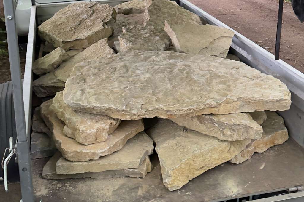BAU.DE / BAU-Forum: 1. Bild zu Frage "Muschelkalk-Terrasse: Betonbett vs. Drainbeton & Zementfugen vs. wasserdurchlässig?" im BAU-Forum "Sonstige Themen"