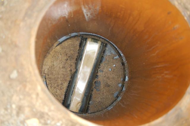 BAU.DE / BAU-Forum: 1. Bild zu Frage "Abwasser Kontrollschacht oval verformt" im BAU-Forum "Tiefbau und Spezialtiefbau"