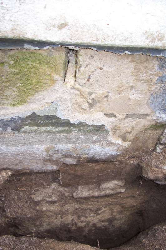 BAU.DE / BAU-Forum: 1. Bild zu Frage "Sockel sanieren Baujahr 1960" im BAU-Forum "Tiefbau und Spezialtiefbau"