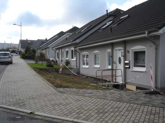 BAU.DE / BAU-Forum: 1. Bild zu Frage "Bodenplatte Vertikalabdichtung: Methoden, Materialien & Kosten im Überblick" im BAU-Forum "Tiefbau und Spezialtiefbau" BAU.DE / BAU-Forum: 1. Bild zu Frage "Bodenplatte Vertikalabdichtung: Methoden, Materialien & Kosten im Überblick" im BAU-Forum "Tiefbau und Spezialtiefbau"