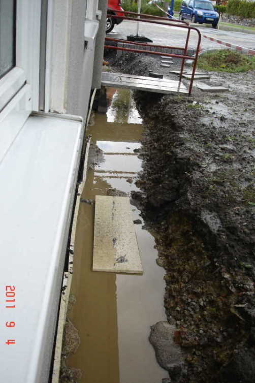 BAU.DE / BAU-Forum: 2. Bild zu Antwort "Bodenplatte vertikal abdichten – Methoden und Materialien" auf die Frage "Bodenplatte Vertikalabdichtung: Methoden, Materialien & Kosten im Überblick" im BAU-Forum "Tiefbau und Spezialtiefbau" BAU.DE / BAU-Forum: 2. Bild zu Antwort "Bodenplatte vertikal abdichten – Methoden und Materialien" auf die Frage "Bodenplatte Vertikalabdichtung: Methoden, Materialien & Kosten im Überblick" im BAU-Forum "Tiefbau und Spezialtiefbau"