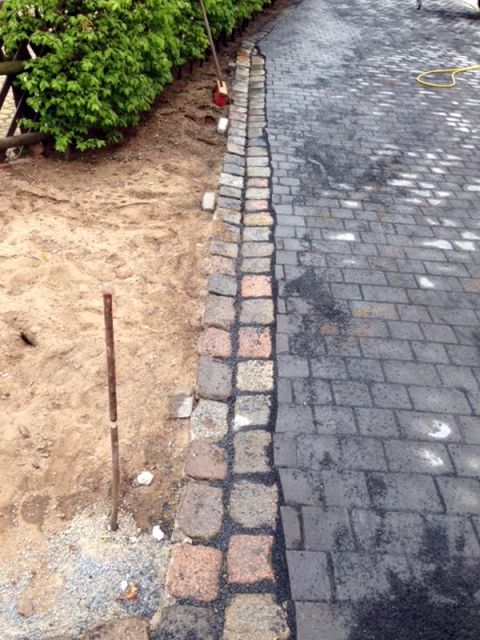 BAU.DE / BAU-Forum: 2. Bild zu Frage "Pflasterarbeiten: Übergang Naturstein => Betonpflaster fachgerecht?" im BAU-Forum "Tiefbau und Spezialtiefbau" BAU.DE / BAU-Forum: 2. Bild zu Frage "Pflasterarbeiten: Übergang Naturstein => Betonpflaster fachgerecht?" im BAU-Forum "Tiefbau und Spezialtiefbau"