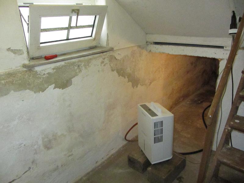 BAU.DE / BAU-Forum: 3. Bild zu Frage "Altbau, Keller und Fundament abdichten" im BAU-Forum "Tiefbau und Spezialtiefbau" BAU.DE / BAU-Forum: 3. Bild zu Frage "Altbau, Keller und Fundament abdichten" im BAU-Forum "Tiefbau und Spezialtiefbau"