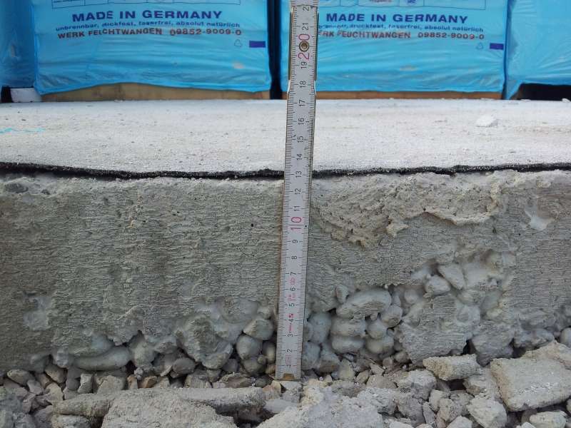 BAU.DE / BAU-Forum: 1. Bild zu Frage "Bodenplatte zu dünn-Pfusch?" im BAU-Forum "Tiefbau und Spezialtiefbau" BAU.DE / BAU-Forum: 1. Bild zu Frage "Bodenplatte zu dünn-Pfusch?" im BAU-Forum "Tiefbau und Spezialtiefbau"