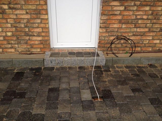 BAU.DE / BAU-Forum: 5. Bild zu Frage "Pflasterarbeiten: Auffahrt und Kiesumrandung" im BAU-Forum "Tiefbau und Spezialtiefbau" BAU.DE / BAU-Forum: 5. Bild zu Frage "Pflasterarbeiten: Auffahrt und Kiesumrandung" im BAU-Forum "Tiefbau und Spezialtiefbau"