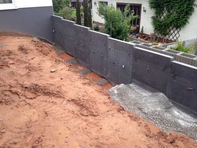 BAU.DE / BAU-Forum: 2. Bild zu Frage "L-Steine und Wasser" im BAU-Forum "Tiefbau und Spezialtiefbau"