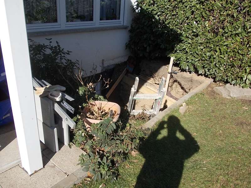 BAU.DE / BAU-Forum: 1. Bild zu Frage "17,5 cm Schalungssteine f&uuml;r 1,8 m hohe hinterf&uuml;llte Gartenmauer ausreichend?" im BAU-Forum "Tiefbau und Spezialtiefbau"