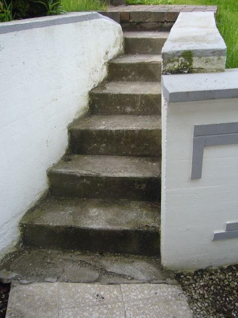 BAU.DE / BAU-Forum: 1. Bild zu Frage "Au&szlig;entreppe neu gestalten" im BAU-Forum "Treppen, Rampen, Leitern"