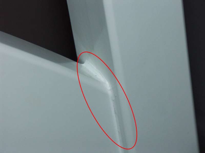 BAU.DE / BAU-Forum: 4. Bild zu Frage "Holztreppe mit M&auml;ngeln (Silikon bei Passungenauigkeiten)" im BAU-Forum "Treppen, Rampen, Leitern"